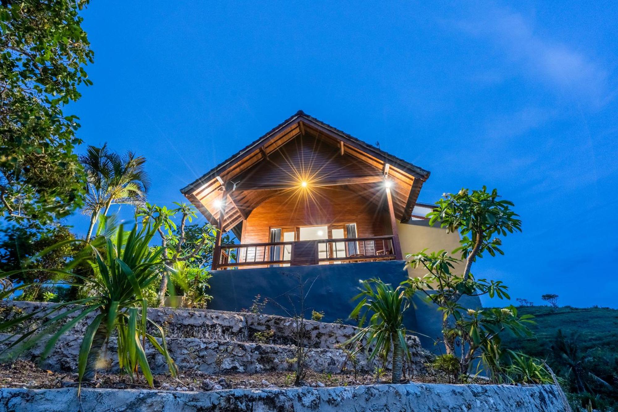 Nusa Penida Pini Sentana Tanglad Pokoj fotografie